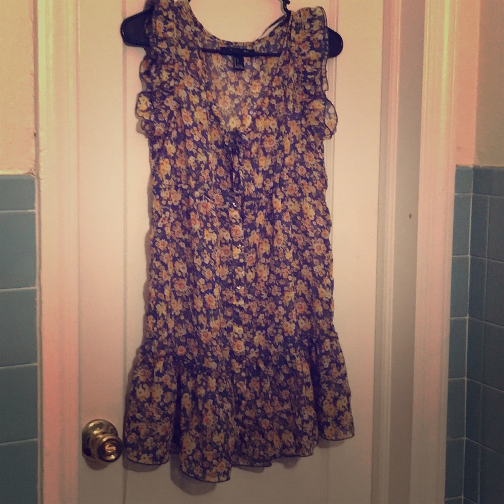 Very pretty Sheer rue 21 ruffled blouse.